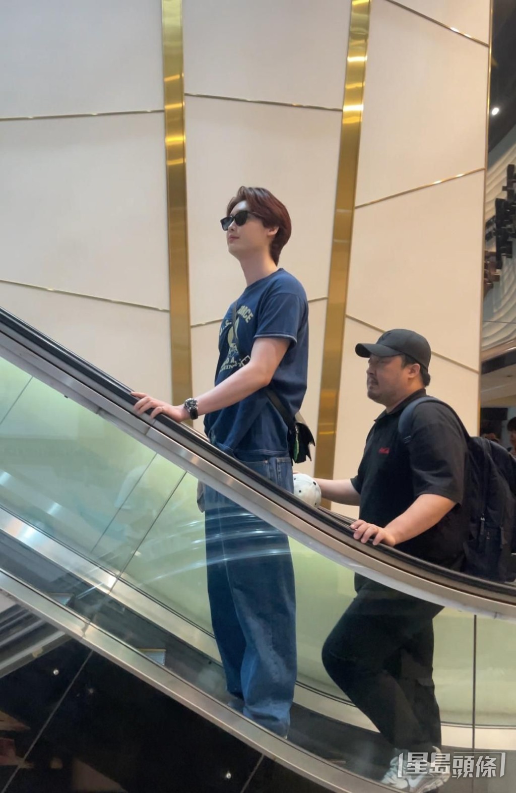 李鍾碩打扮優閒。 李鍾碩打扮優閒。