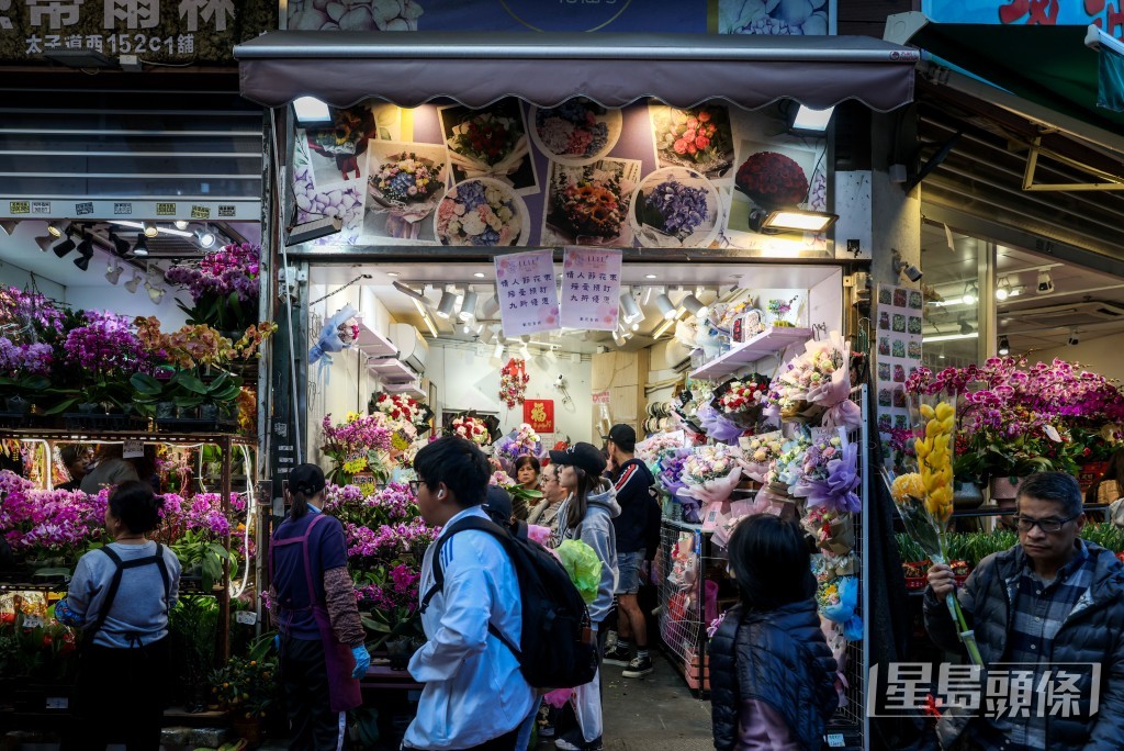 情人節部分時間有陽光。早晚局部地區能見度較低。何家豪攝 