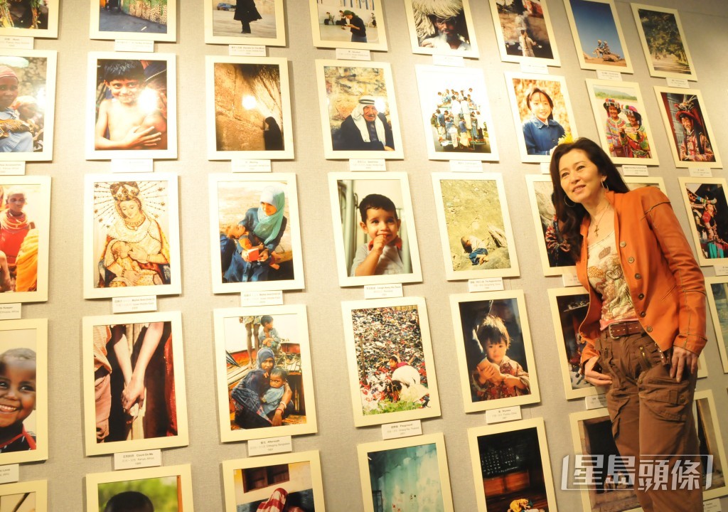 於2009年曾經開攝影展。 於2009年曾經開攝影展。