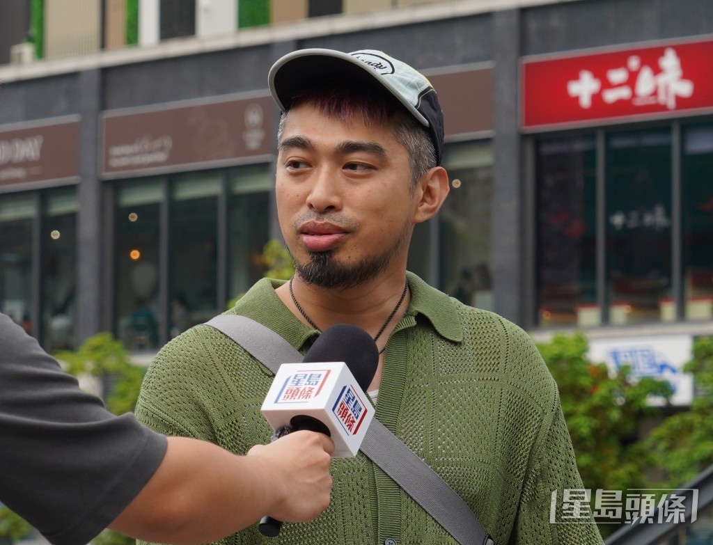 狗主王先生建議政府應一視同仁，「人狗罰款應該一致」。葉偉豪攝