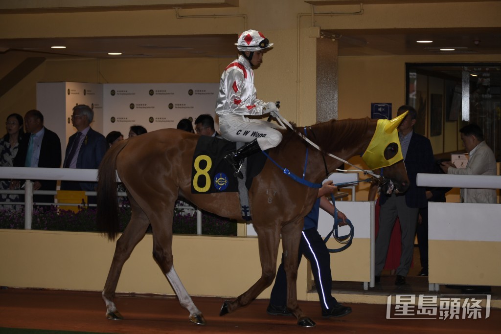 「川河首駒」上仗跑出一分三十九秒二七，比起同晚三班頭馬「時時精準」仲快。