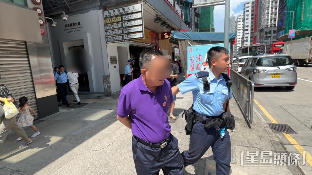 其中一名涉案內地男子被捕帶署調查。蔡楚輝攝 其中一名涉案內地男子被捕帶署調查。蔡楚輝攝