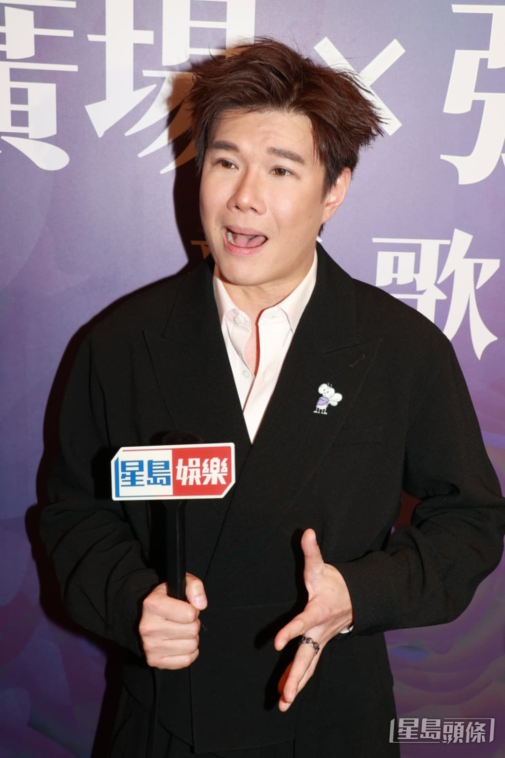 原來他每晚臨瞓前都會做50至100次仰臥起坐。