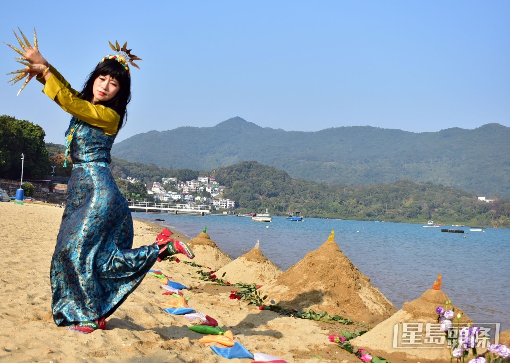 七師傅舞蹈供佛。 七師傅舞蹈供佛。