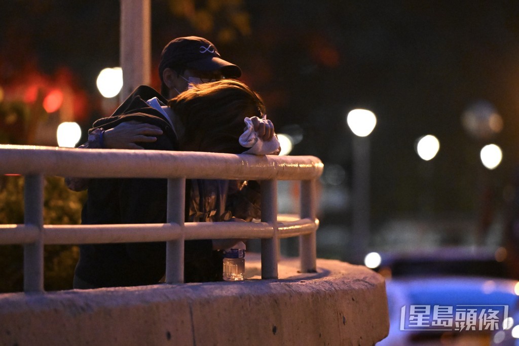 居民目睹家園被毀，徬徨無助。