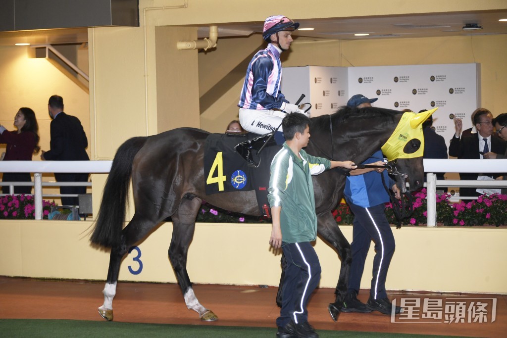  「凝妙星」刚战竞逐谷草一六五○米跑梗颈四。