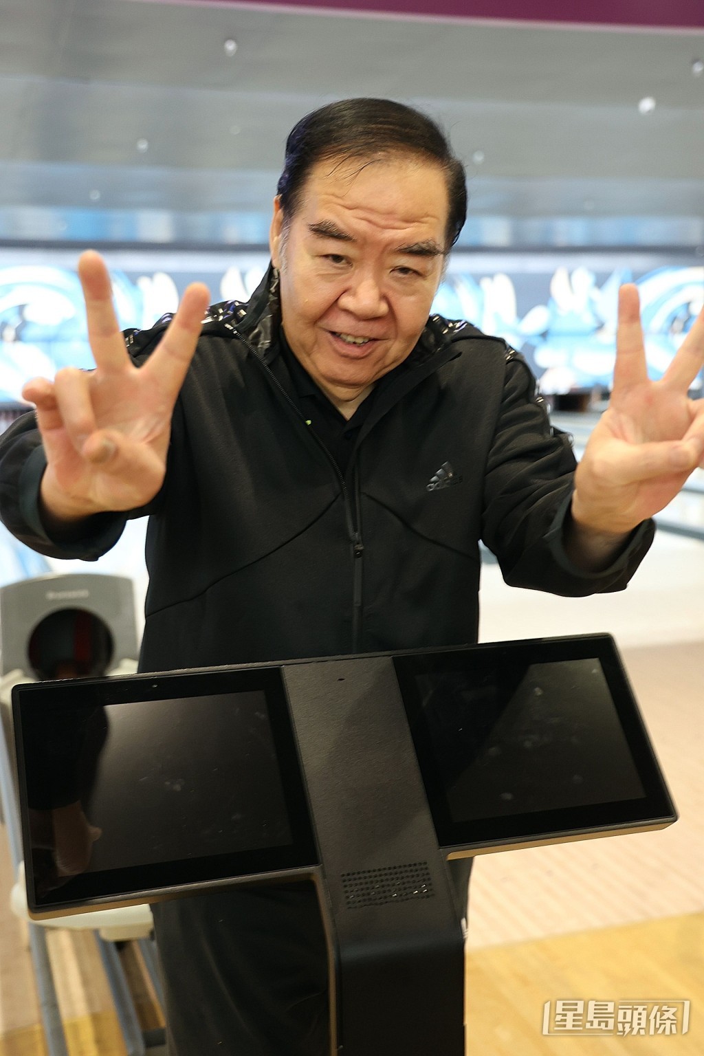 73歲的鄭則仕睇到好化，覺得面對現實先係生存之道。