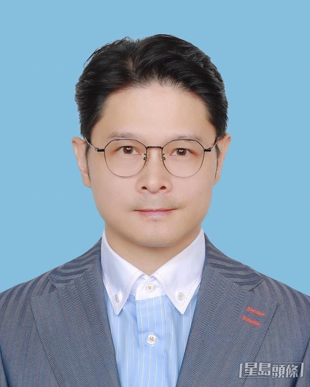 香港物業管理及保安業培訓導師協會會長劉浩榮說，在個別單位安裝火警閃燈裝置需取得不同持分者批准。