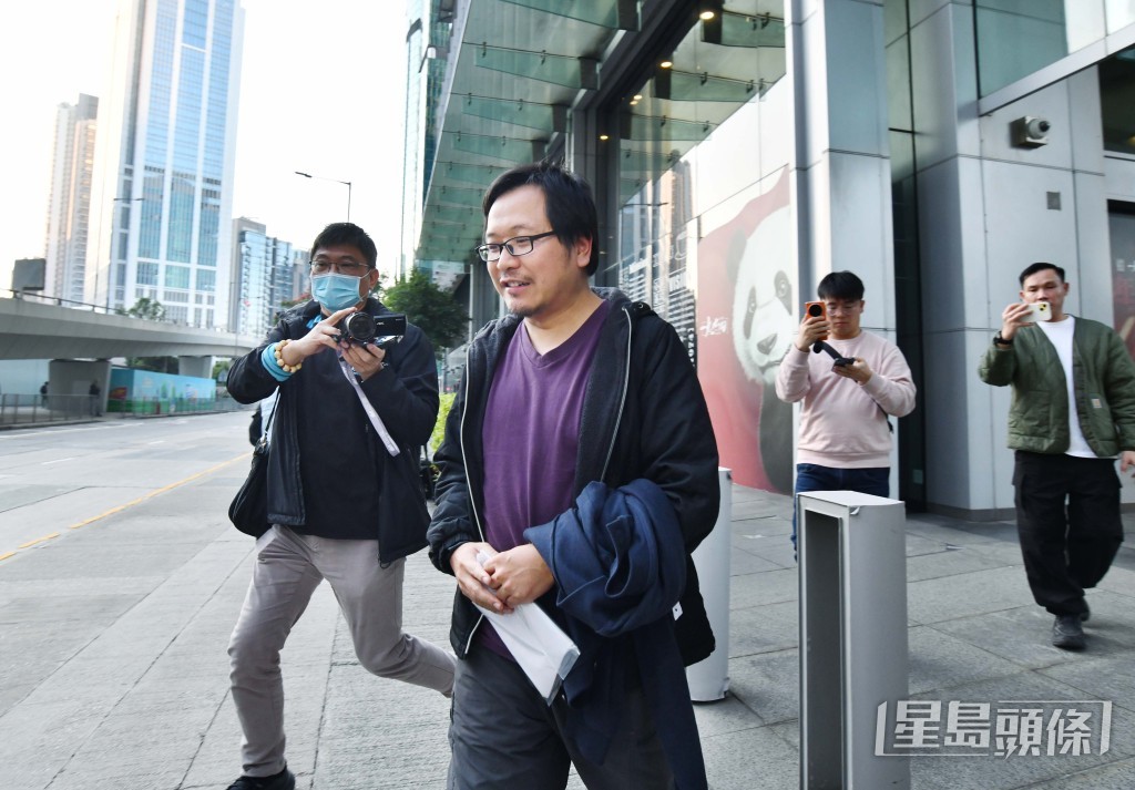 宏福苑現法團主席徐滿柑下午離開廉署總部。盧江球攝