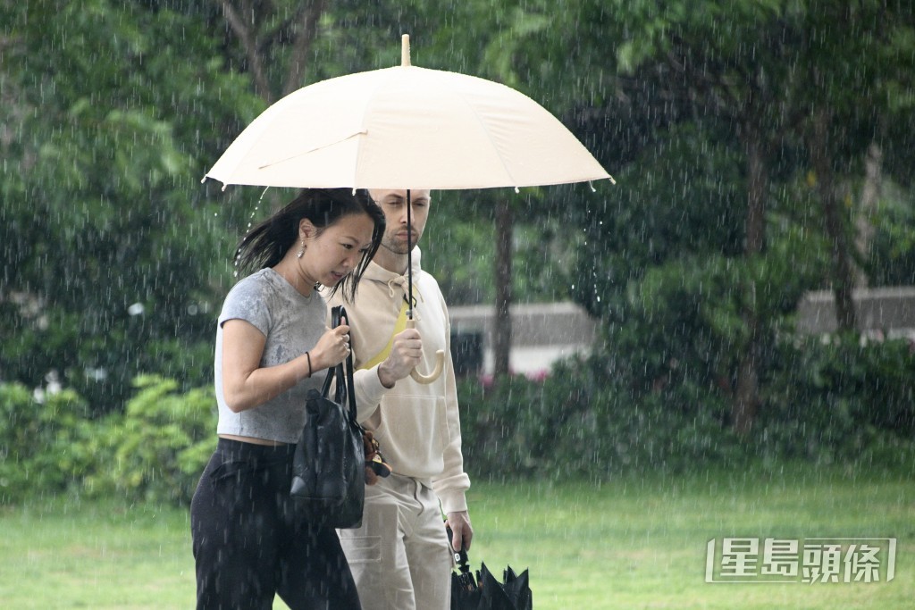 天文台發紅色暴雨警告信號。資料圖片