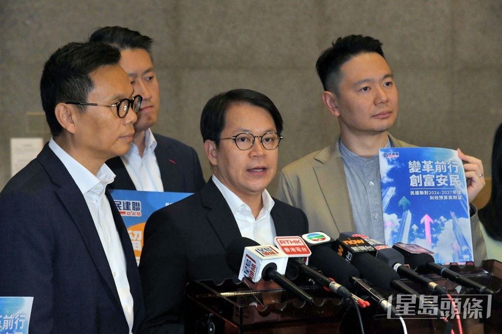 陳克勤建議政府盡快落實低空經濟規劃行動綱領,同時發展香港成為國際遊艇銷售中心,並落實粵港澳遊艇自由行。 陳克勤建議政府盡快落實低空經濟規劃行動綱領,同時發展香港成為國際遊艇銷售中心,並落實粵港澳遊艇自由行。