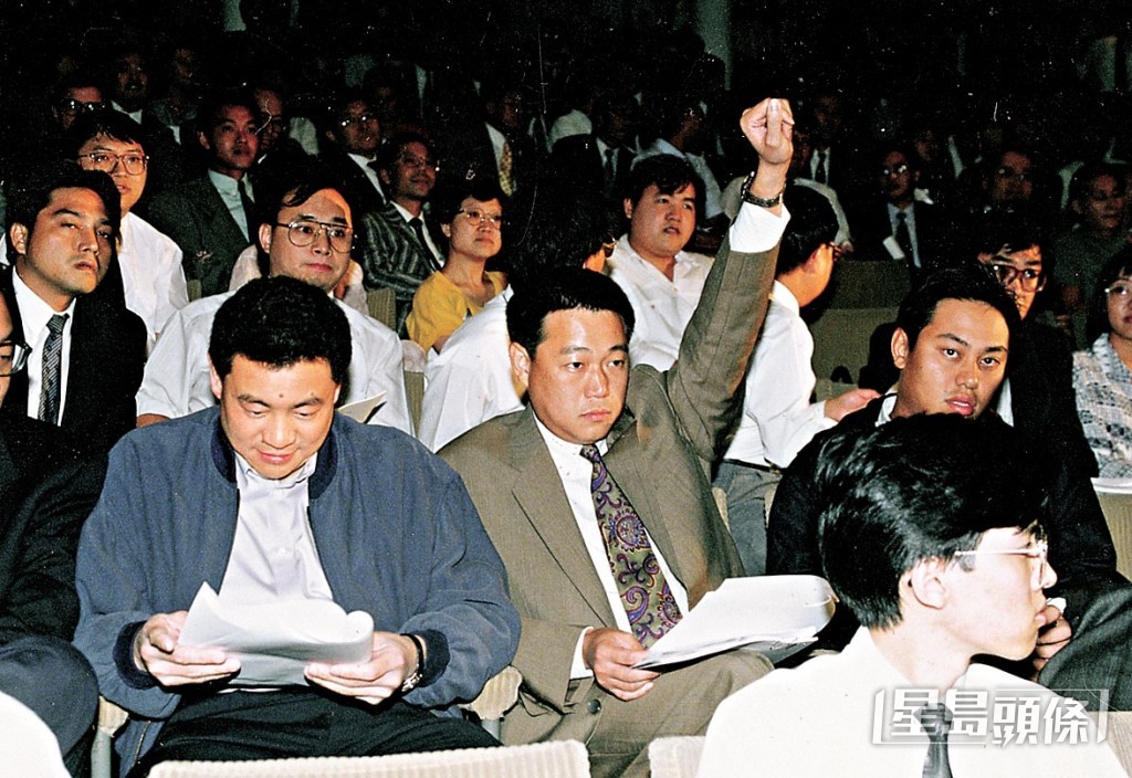 劉鑾雄（大劉）（左1）和劉鑾鴻（細劉）（左2）。