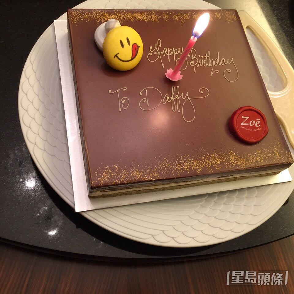 2016年2月5日，唐鶴德在IG發布一張生日強糕照。