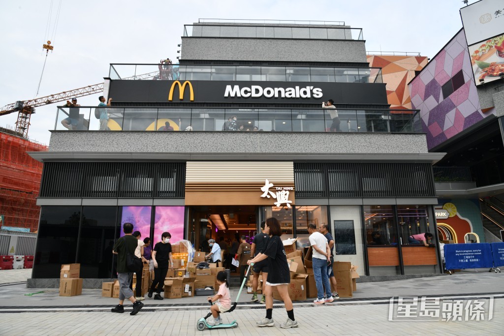 新商場坐擁繼山頂之後「全港海拔第二高麥當勞」。 新商場坐擁繼山頂之後「全港海拔第二高麥當勞」。