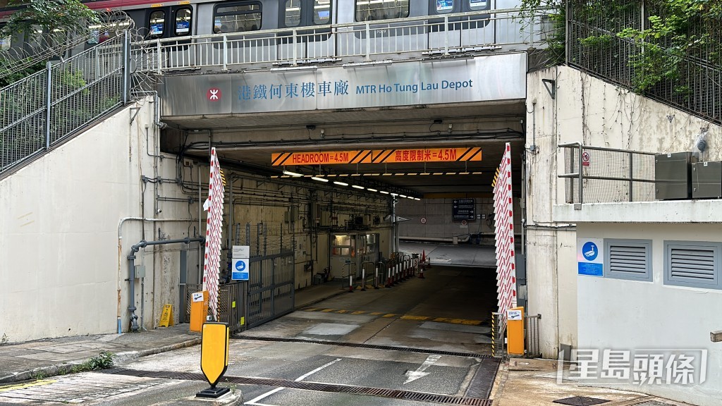 港鐵均已就相關事件報警，警方列刑毀案調查。 劉漢權攝