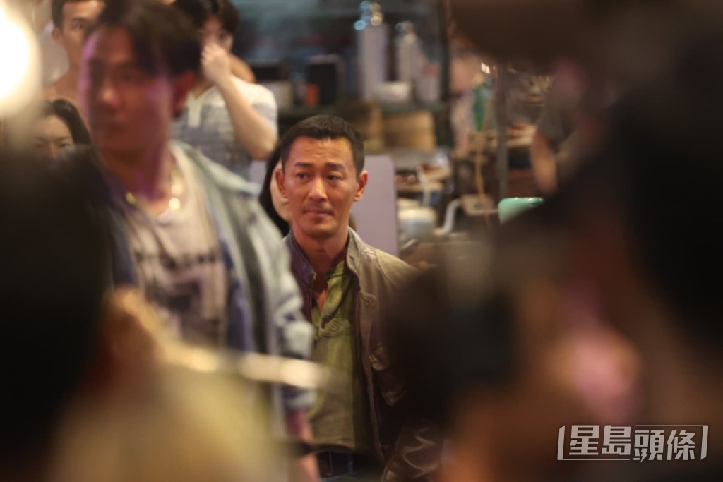 林峯9時許現身。