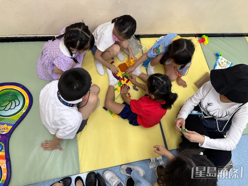 「觀塘社區歇腳點‧社區客廳服務」服務約500個家庭,為劏房戶延展生活空間。 「觀塘社區歇腳點‧社區客廳服務」服務約500個家庭,為劏房戶延展生活空間。