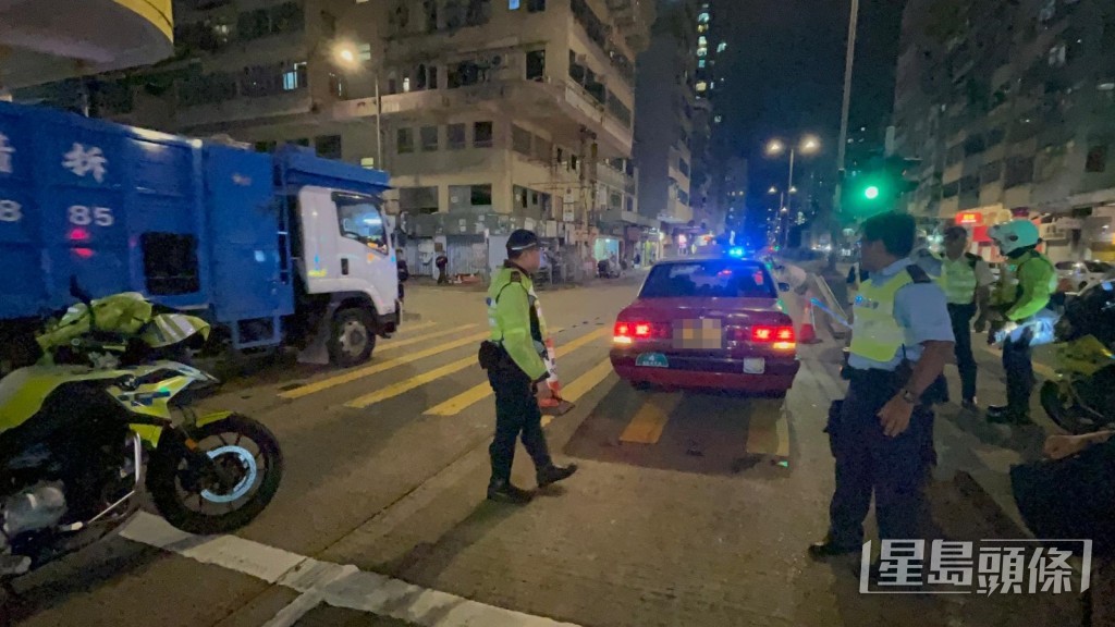 警員在場蒐證。