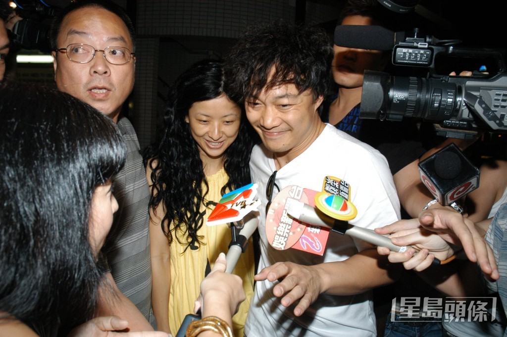 陈奕迅与徐濠萦识于微时。