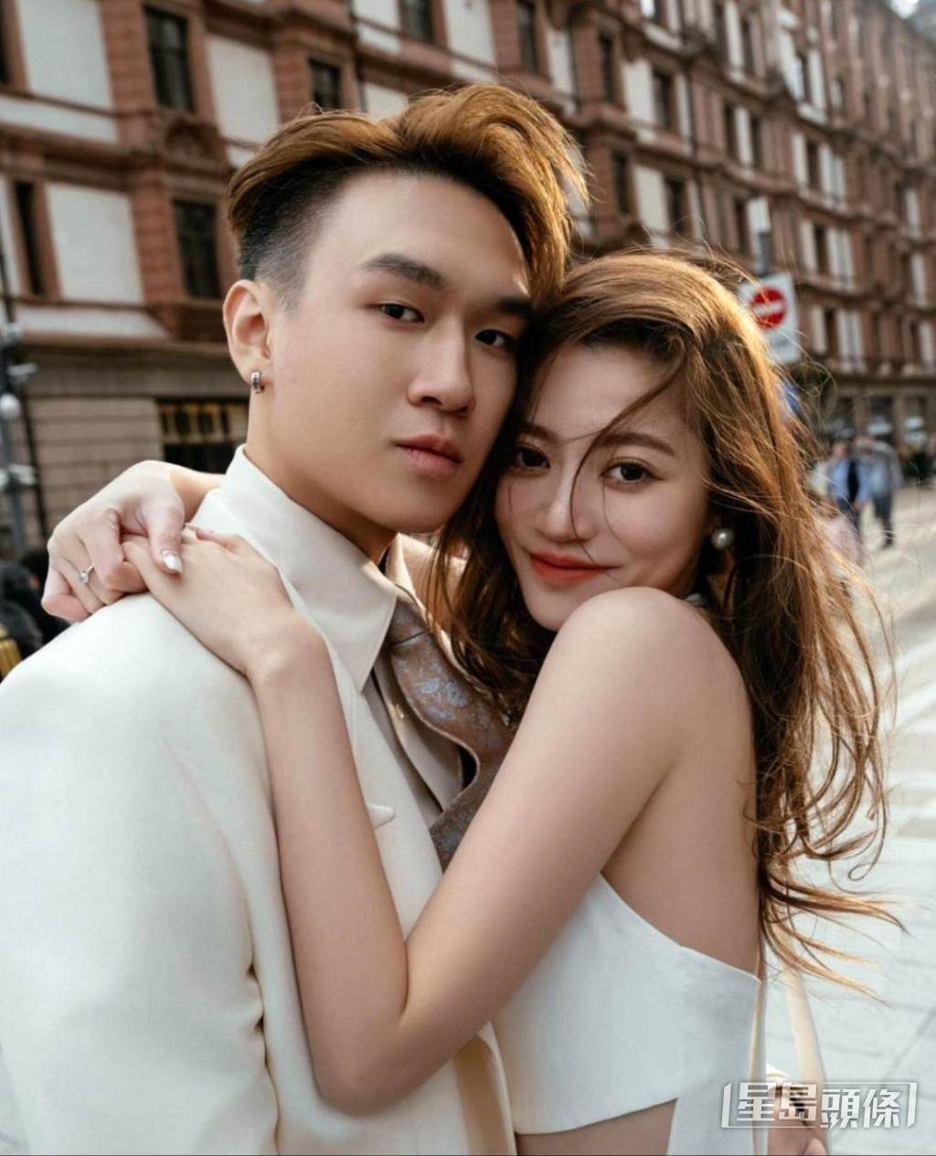 今年五月崔嘉寶大仔周志仁和李沂結婚。 今年五月崔嘉寶大仔周志仁和李沂結婚。