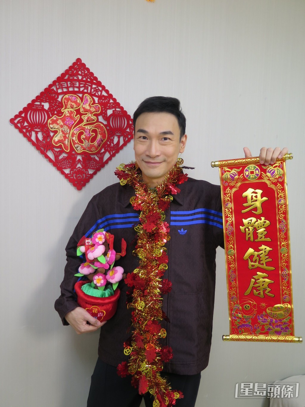 49歲的泰臣不介意轉做成熟角色，反認為是條出路。