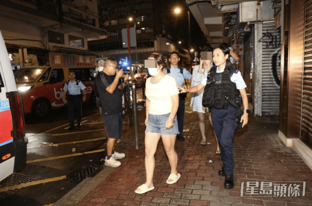 其中兩名泰籍女子被帶返警署調查。黎志偉攝
