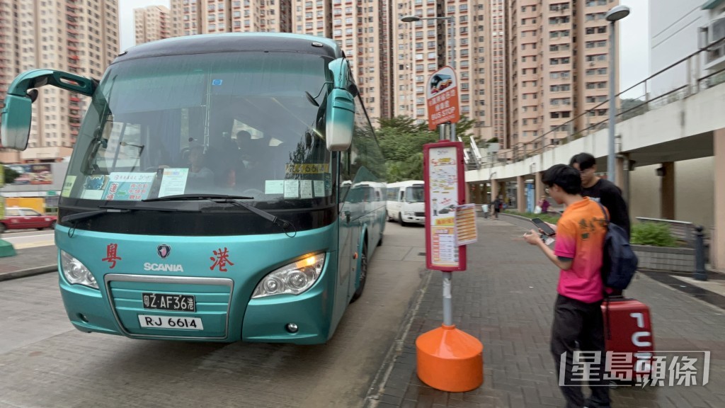  九龍灣福淘街直通旅遊巴候車處。林思明攝