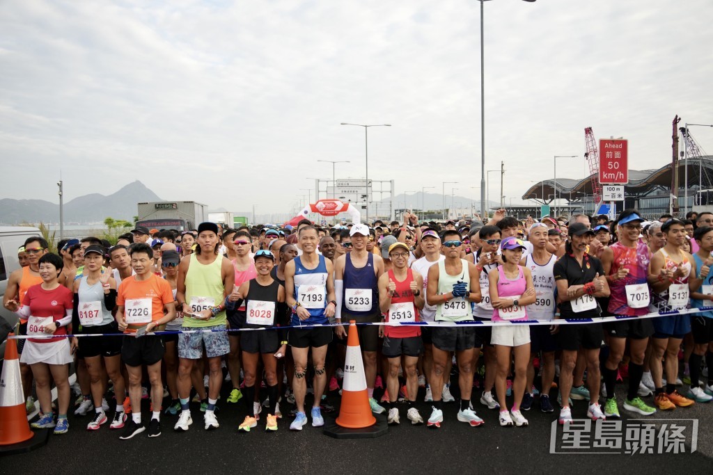 不过去年11月举行的首届港珠澳大桥香港段半马拉松，发哥都有参与。