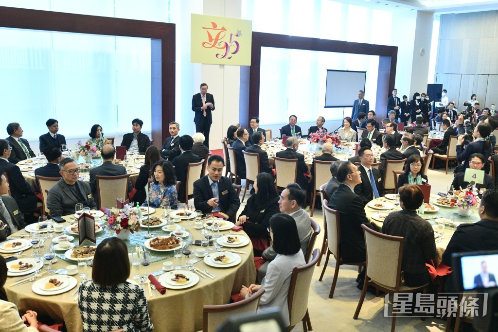 立法会主席梁君彦在宴会厅致辞。卢江球摄