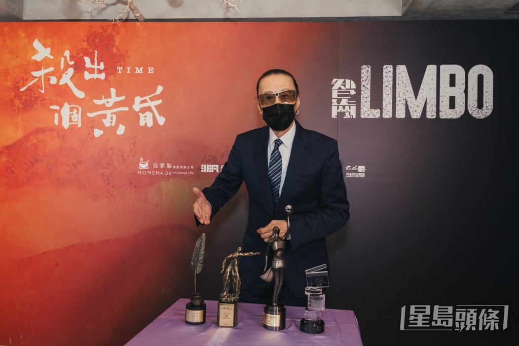 謝賢去年在金像獎台上行動及反應都被指大不如前,更一度傳出他曾經小中風而有些歪嘴。 謝賢去年在金像獎台上行動及反應都被指大不如前,更一度傳出他曾經小中風而有些歪嘴。