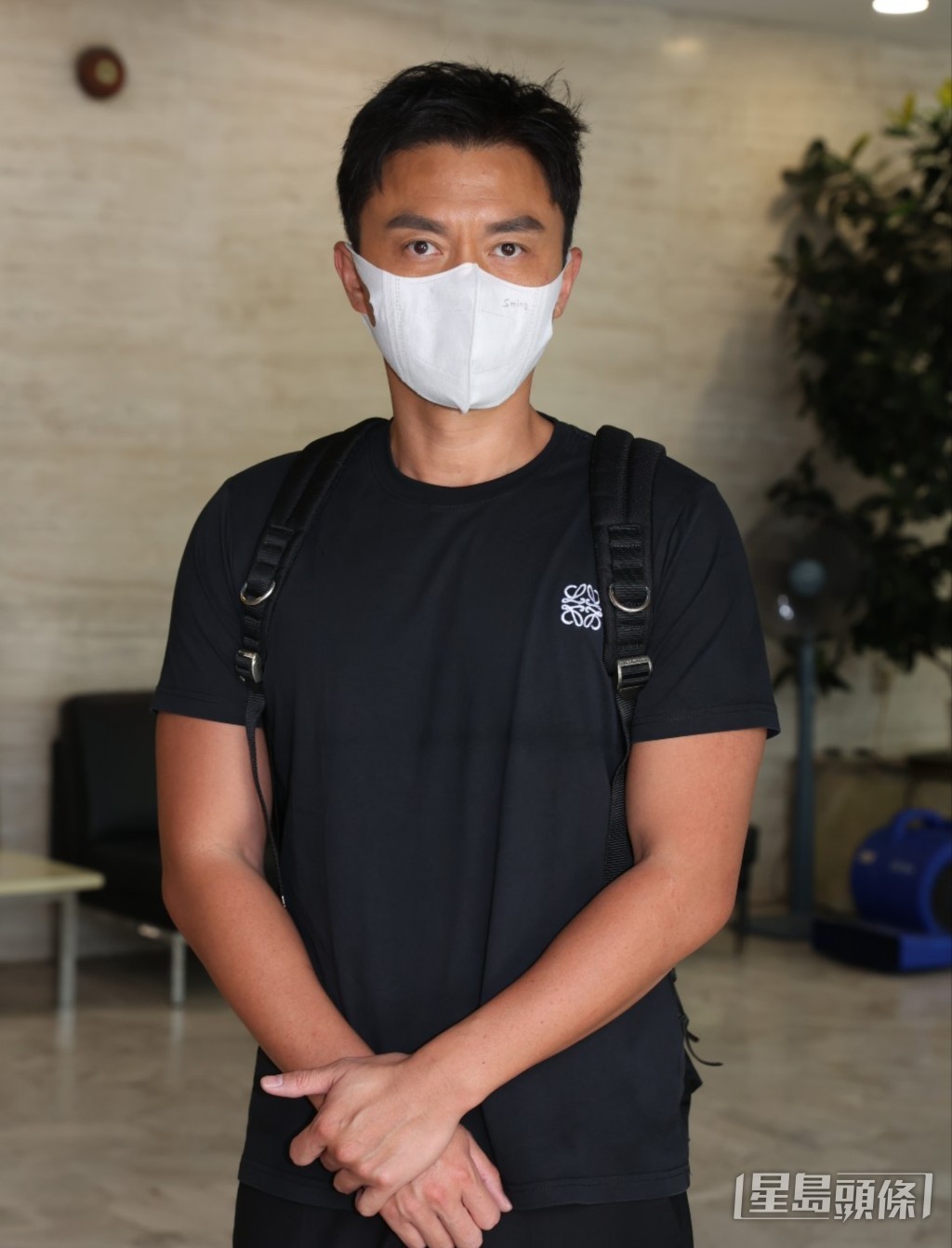 楊明到場致哀。 楊明到場致哀。