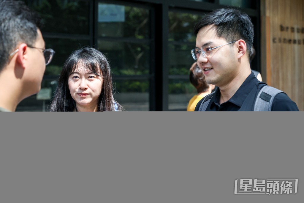 東北旅客孫小姐與丈夫李先生指如果時間充裕,會購票進場看電影。 東北旅客孫小姐與丈夫李先生指如果時間充裕,會購票進場看電影。