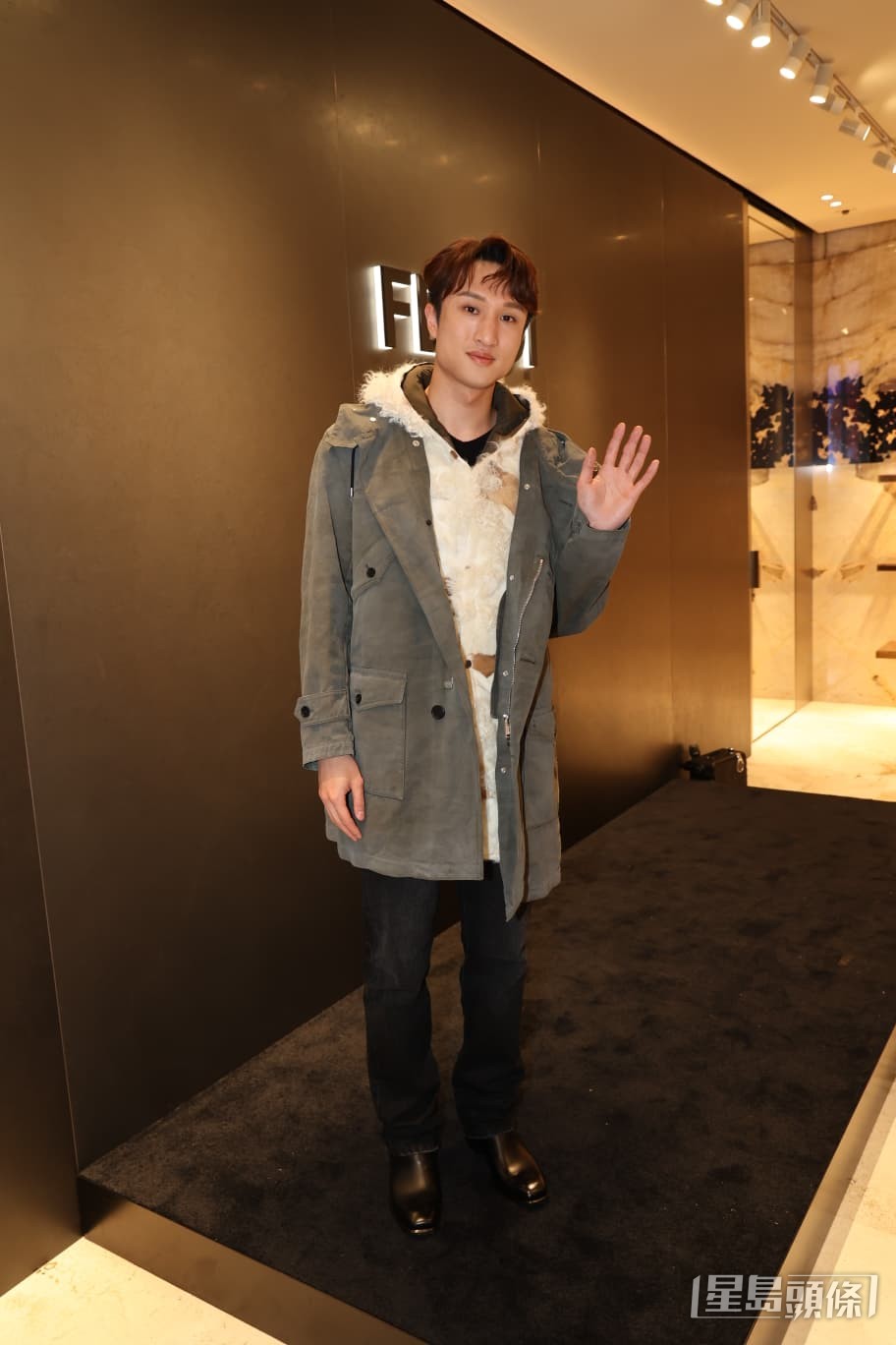 所以要完成訓練才能趕來出席活動。。