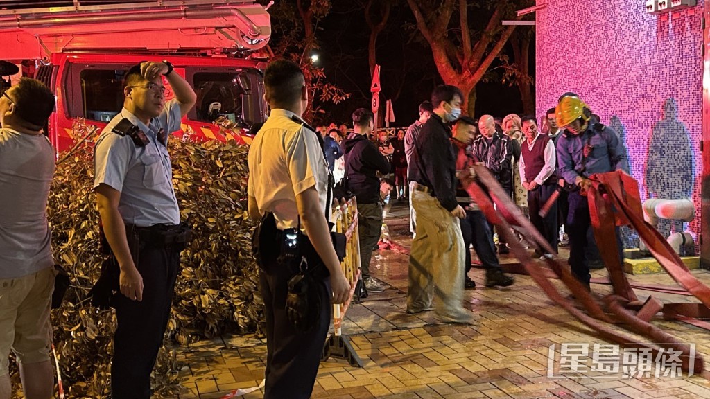 消防接報到場開喉撲救。蔡楚輝攝