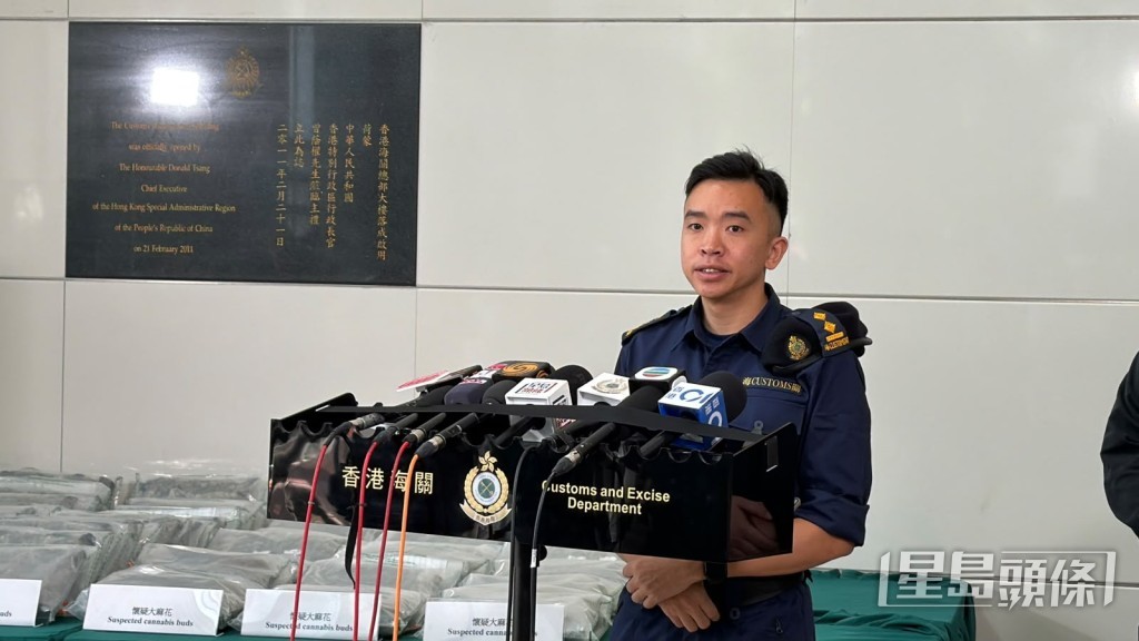 機場科停機坪組署理高級督察陳啟軒。 機場科停機坪組署理高級督察陳啟軒。