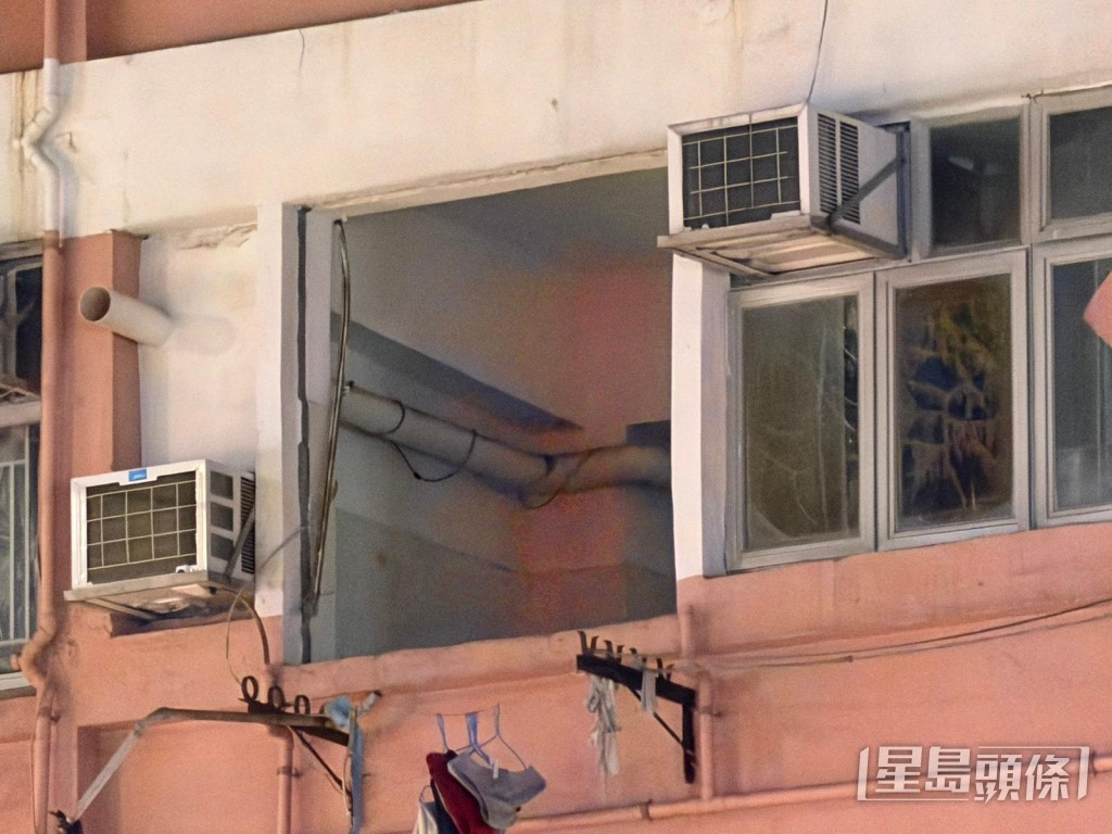 單位整幅窗框被炸開。曾志恆攝