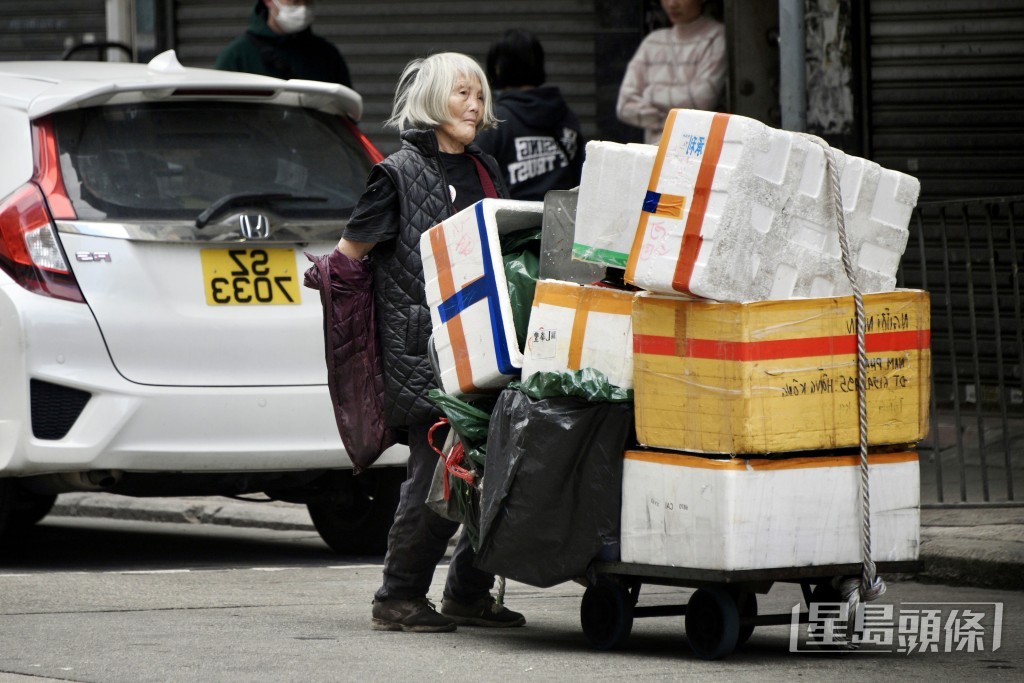 有關受助人由今日起將陸續獲發有關款項，估計約171萬名社會保障受助人，以及約5.6萬個領取職津的住戶受惠。資料圖片