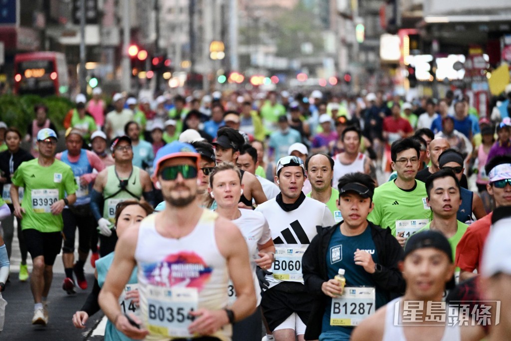 渣打馬拉松每年吸引數以萬計選手參賽，當中不少為海外跑手。資料圖片  ​