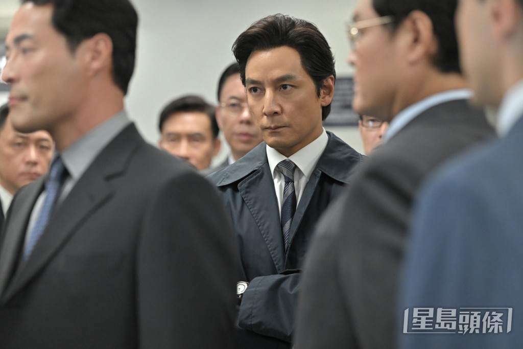 年輕版蔡元祺：吳彥祖，飾演1994年時心狠手辣的警務處行動副處長，是李文彬的頭號對手。