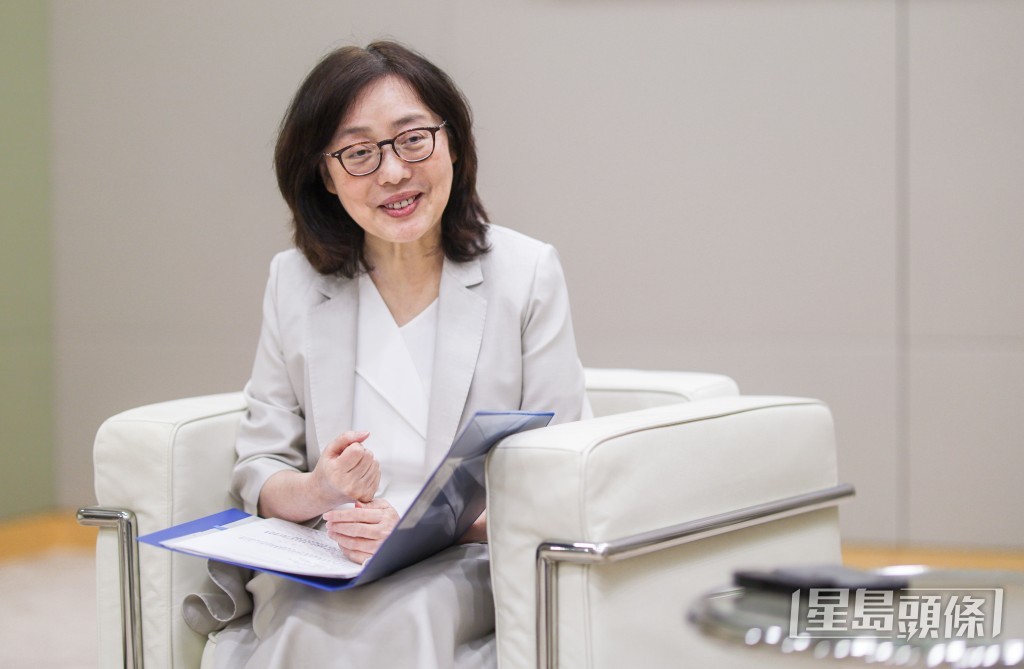 甯漢豪指政府批出短期租約時,會查閱申請機構的公開資料。何家豪攝 甯漢豪指政府批出短期租約時,會查閱申請機構的公開資料。何家豪攝