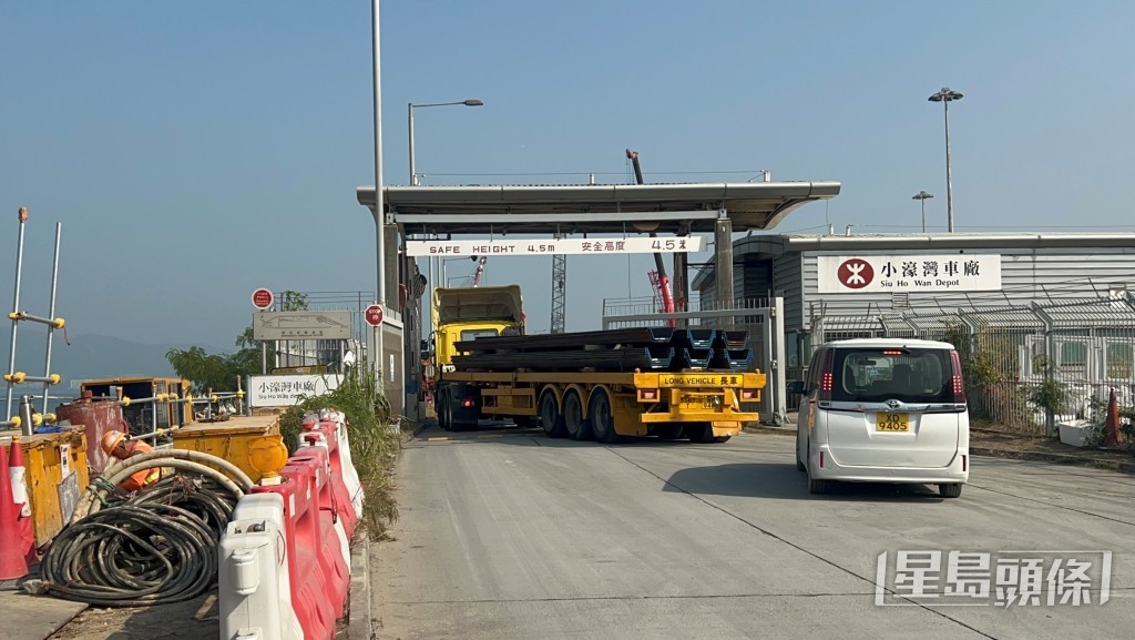 小蠔灣車廠對開海面現男浮屍。林思明攝