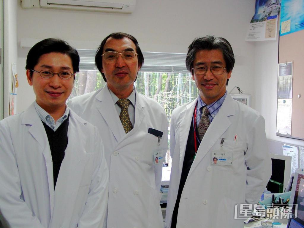 趙偉仁早年赴日向專家學習ESD技術,並將有關技術引入香港。 中大醫學院提供 趙偉仁早年赴日向專家學習ESD技術,並將有關技術引入香港。 中大醫學院提供