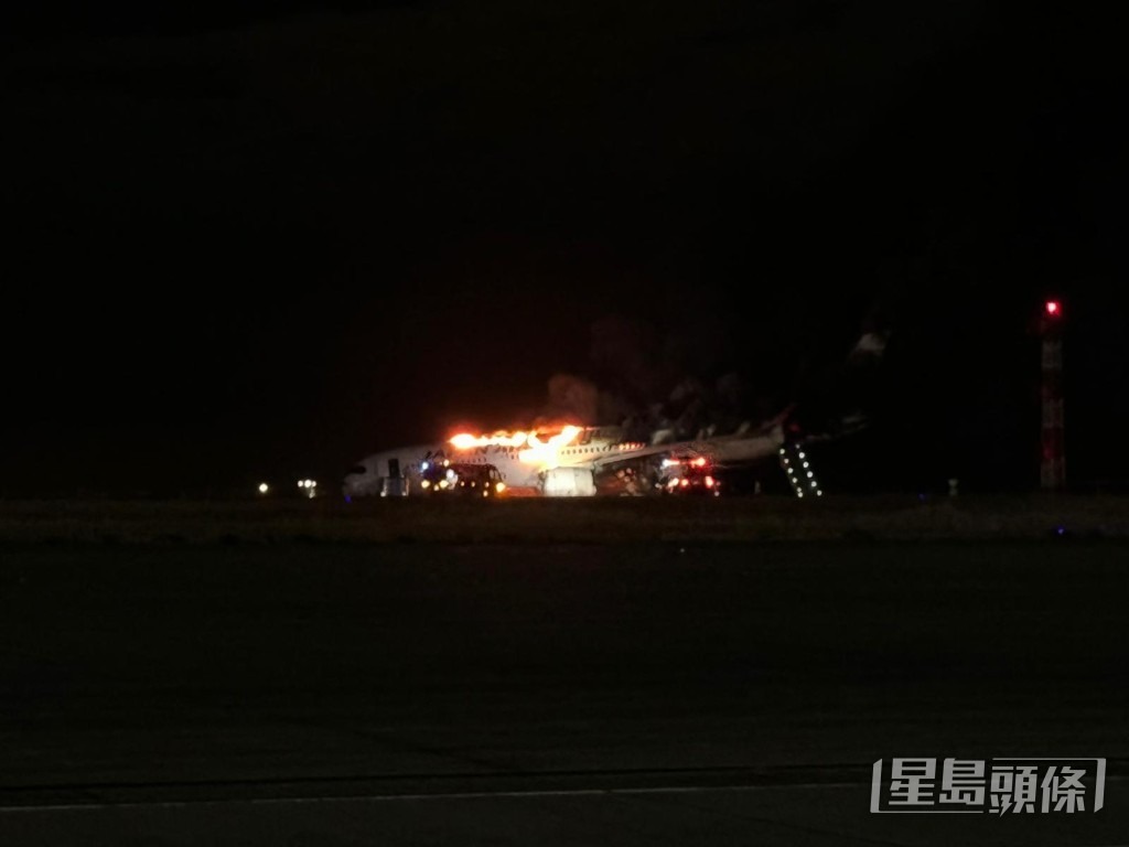 東京羽田機場有日航飛機著火。受訪者提供