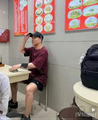 早前有網民在茶餐廳偶遇蔡一傑指他消瘦憔悴。 早前有網民在茶餐廳偶遇蔡一傑指他消瘦憔悴。