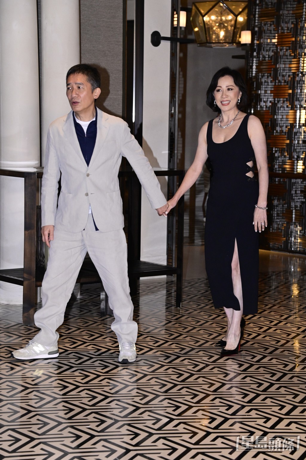 劉嘉玲與老公梁朝偉Sweet爆拖實進場。 劉嘉玲與老公梁朝偉Sweet爆拖實進場。