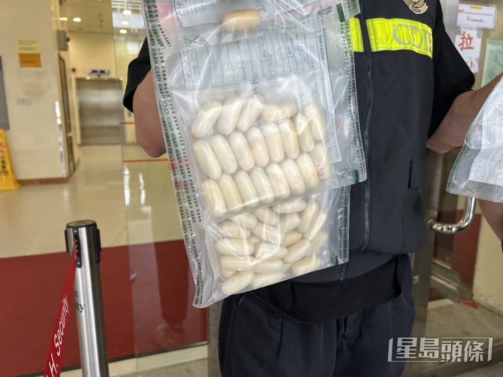 被捕外籍女子排出的可卡因。林思明攝 被捕外籍女子排出的可卡因。林思明攝