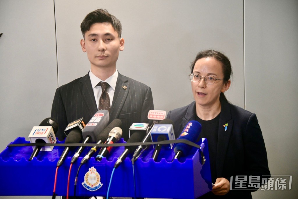 警方商业罪案调查科督察黄竞辉(图左)及保险业监管局法规执行部主管徐文仪现讲述案情。杨伟亨摄 警方商业罪案调查科督察黄竞辉(图左)及保险业监管局法规执行部主管徐文仪现讲述案情。杨伟亨摄