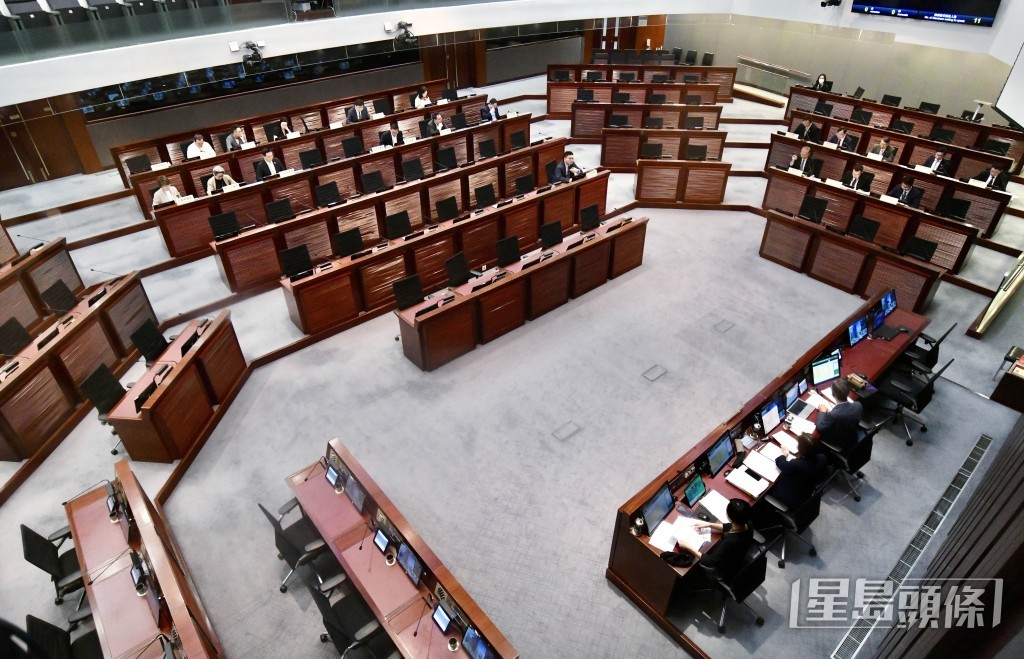 政府今早（29日）向立法會衞生事務委員會交代中大醫院最新發展。盧江球攝