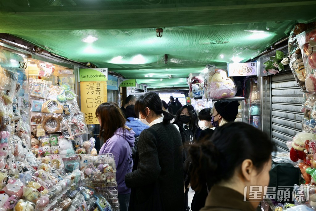 信和中心内很多商舖也没有开店。欧乐年摄 信和中心内很多商舖也没有开店。欧乐年摄