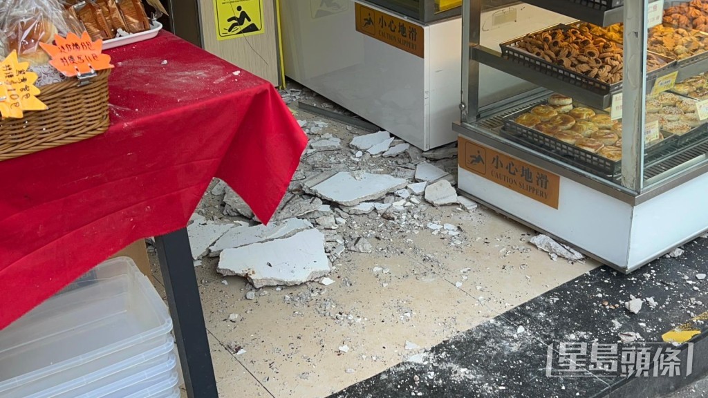 墮下石屎頗大塊。楊偉亨攝 墮下石屎頗大塊。楊偉亨攝